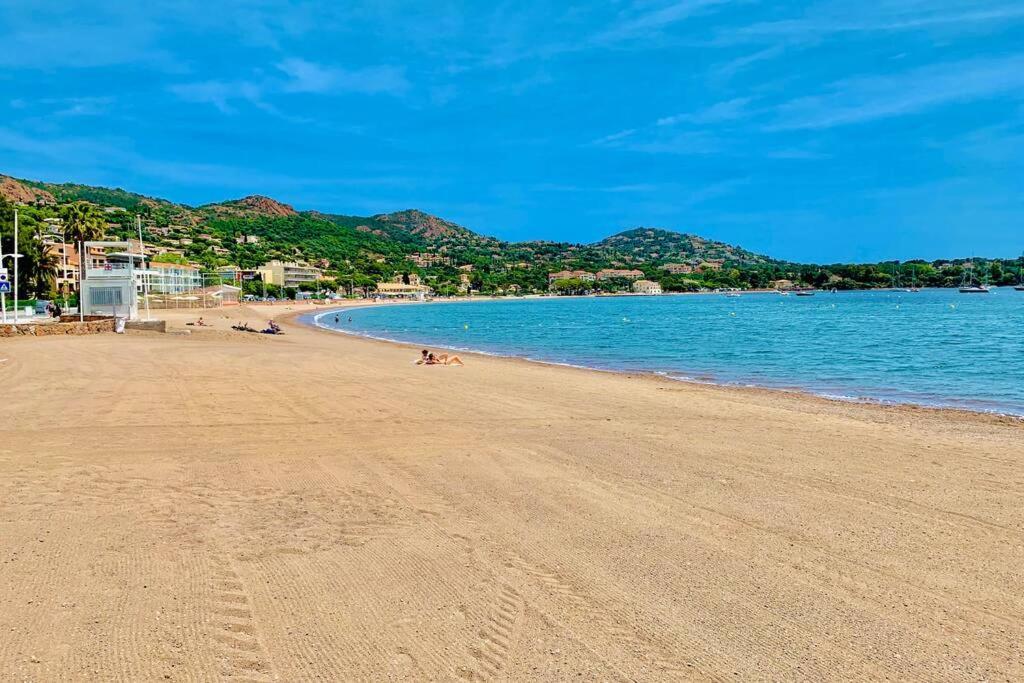Superbe 4 Couchages Avec Terrasse - Clim - 50M De La Mer Saint-Raphaël المظهر الخارجي الصورة